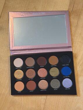 ONE/SIZE Eyeshadow Palette — Pink Case with Brown, Gold & Blue Shades